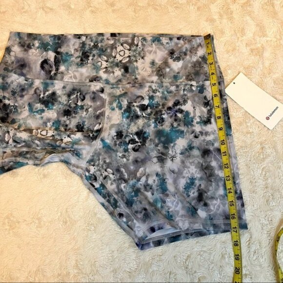 029 - 2021 Lululemon Align Short 8" Kaleidofloral Multi Size 20 - Picture 6 of 9